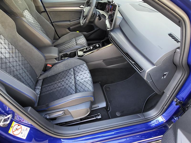 Volkswagen Golf Variant (2026) R-Line People 1,5 eTSI-nové - fotka 26 z 27
