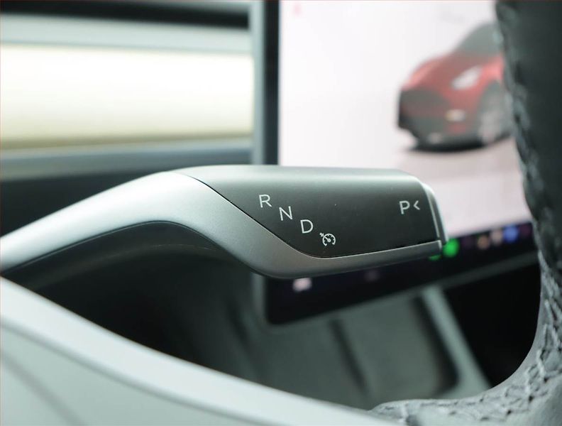 Tesla Model Y (2022) RWD LFP 60kWh, SoH 93% - fotka 13 z 21