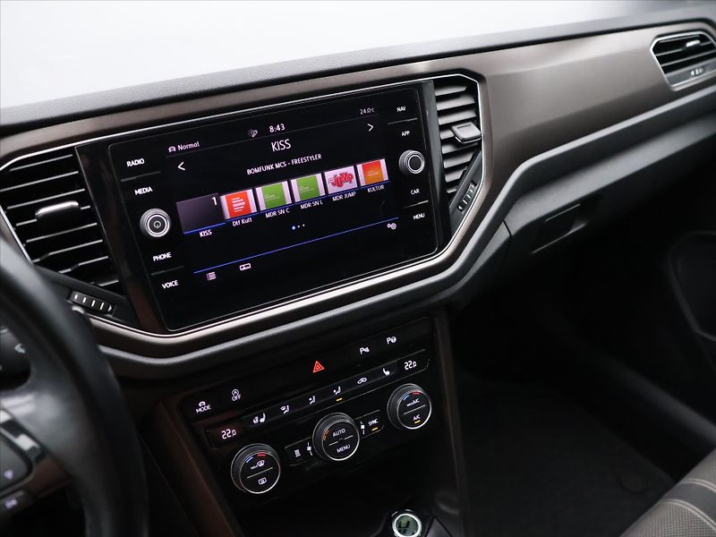 Volkswagen T-Roc 1,0 TSI Virtual LED Webasto - fotka 16 z 29