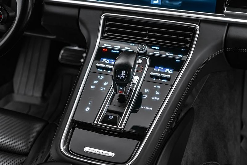 Porsche Panamera Turo S E-Hybrid Sport Chrono P - fotka 17 z 23