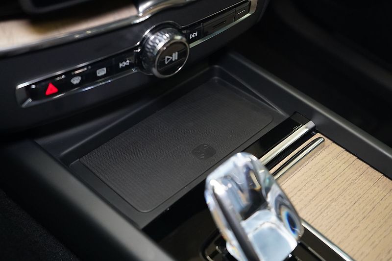 Volvo XC60 B5 PLUS Dark, Harman, 360° - fotka 34 z 42