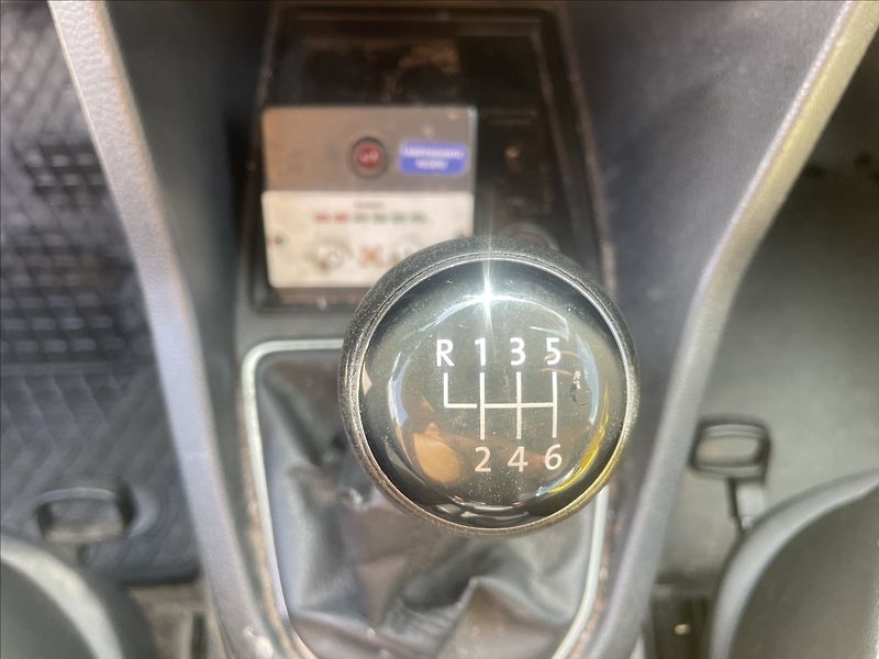 Volkswagen Caddy 2,0 TDi 4-Motion KLIMA, bez ko - fotka 12 z 32