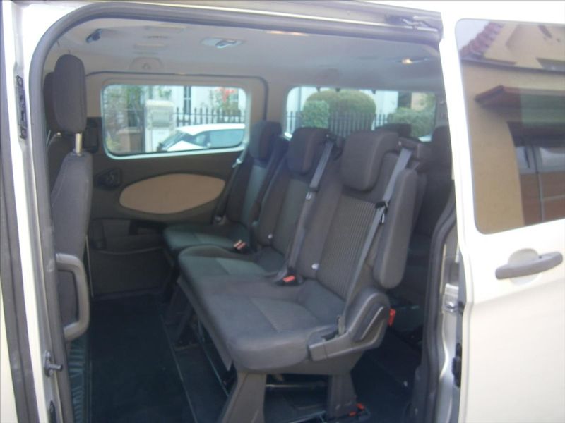 Ford Tourneo Custom 2,2 TDCI - fotka 11 z 26
