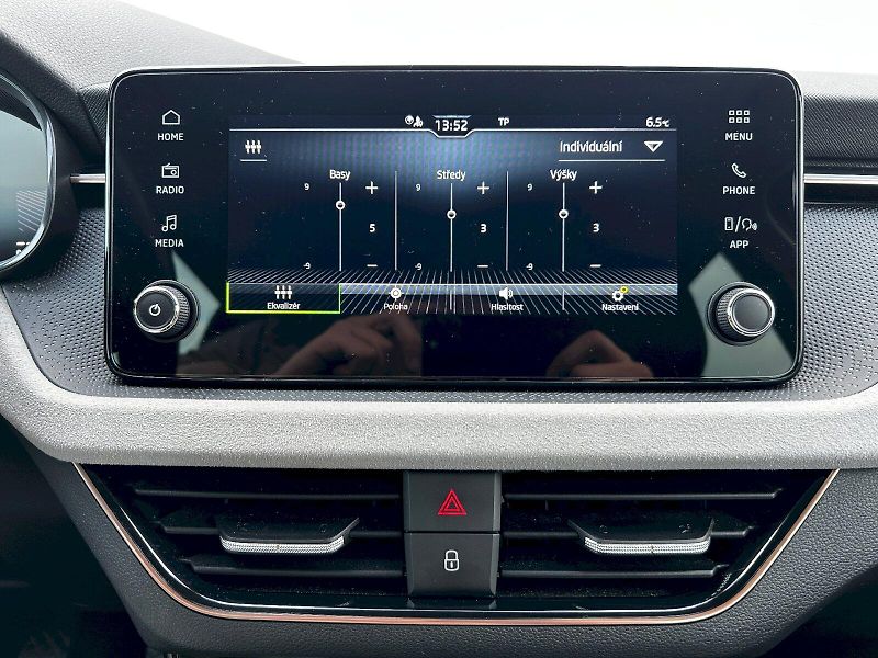 Škoda Kamiq (2024) 1.0 TSI 85kW MP6 Top Selection - fotka 12 z 35