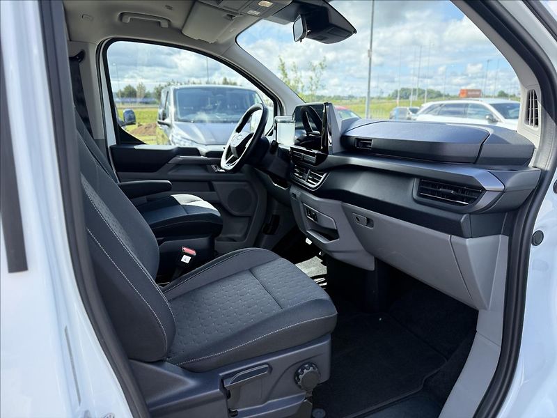 Ford Tourneo Custom 2,0 EcoBlue 125kW Titanium AWD - fotka 15 z 27