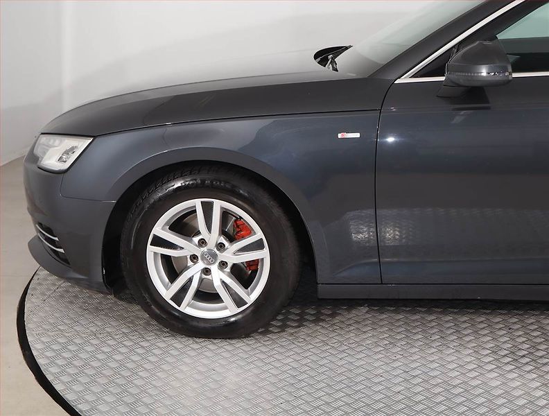 Audi A4 (2016) 2.0 TDI, Kůže, Navi, Bi-Xenony - fotka 15 z 18