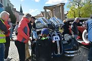 Automobiloví a motocykloví veteráni se vydali v neděli na tradiční jízdu Ze zámku na hrad. Start byl na Horním náměstí v Přerově, kde si lidé užili bohatý program.