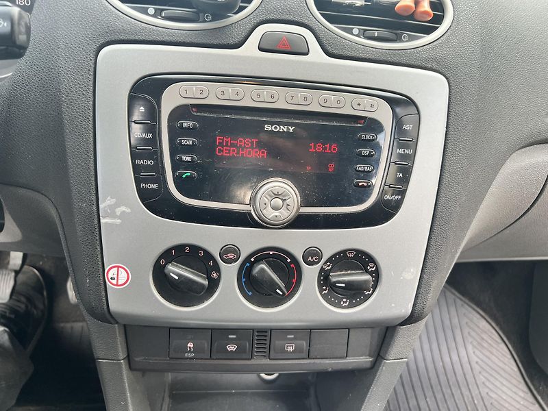 Ford Focus 1,6TDCI 74KW,KLIMA,2xPNEU - fotka 34 z 39