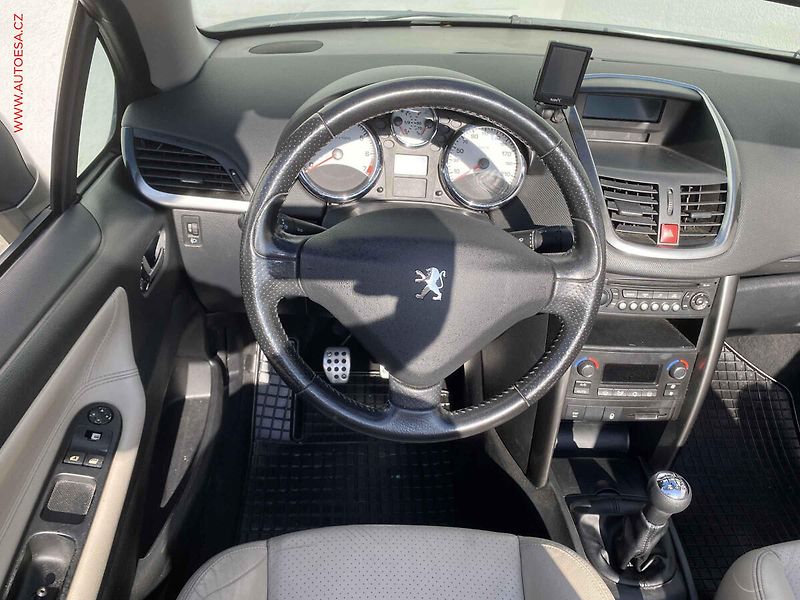 Peugeot 207 (2010) 1.6VTi CC, AC, park.asist - fotka 17 z 22