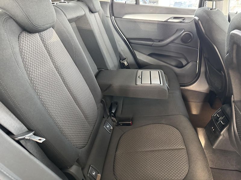 BMW X1 (2019) xDrive 18d AUT. LED NAVI TAŽNÉ - fotka 20 z 28