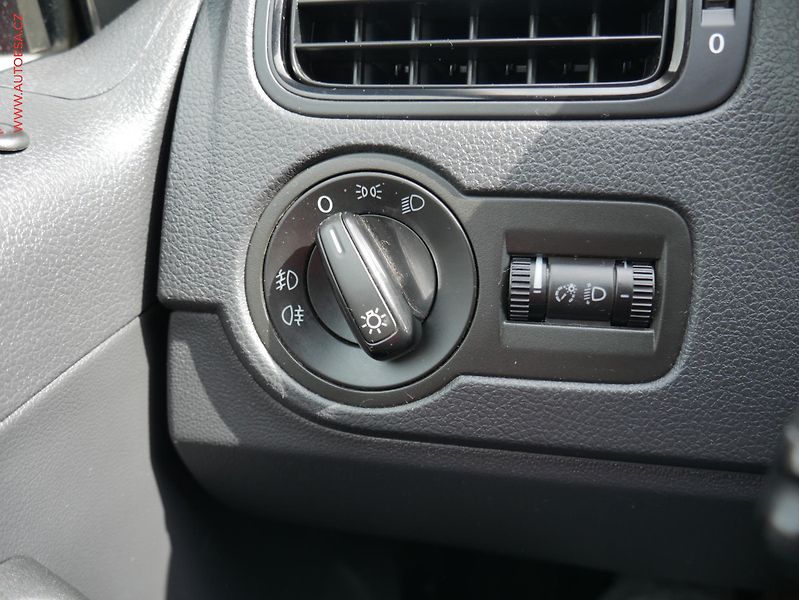 Volkswagen Polo (2012) 1.2 TSi, ČR, AC, park.asist - fotka 14 z 18
