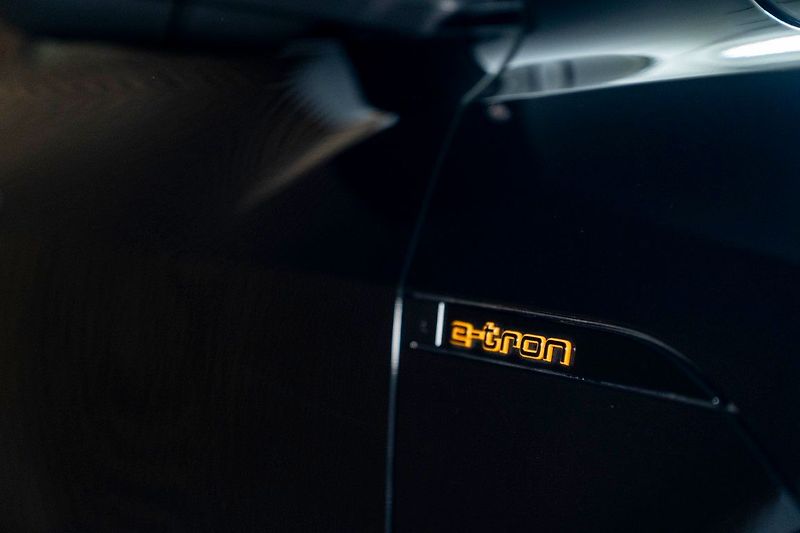 Audi e-tron 55 300kW SB BlackEd Taž ZÁRUKA - fotka 11 z 40