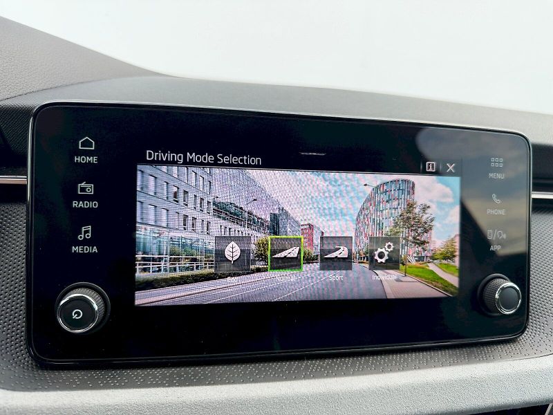 Škoda Kamiq (2025) 1.0 TSI 85kW DSG Top Selection - fotka 17 z 35