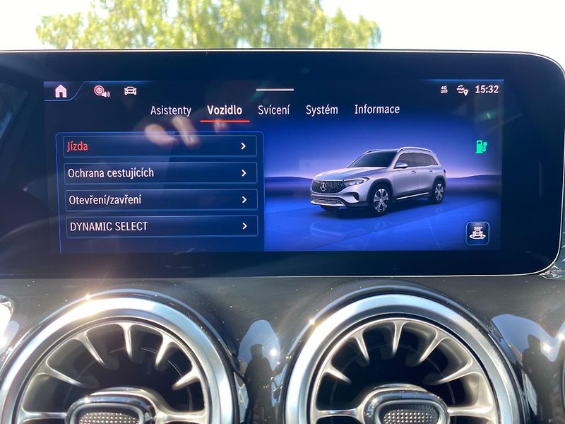 Mercedes-Benz EQB (2025) 300 4MATIC - fotka 14 z 23