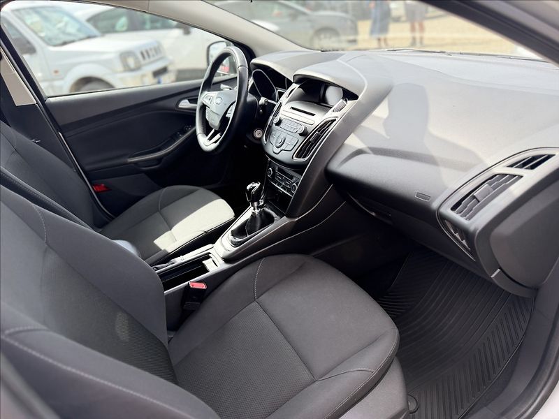 Ford Focus 1,5 TDCi - fotka 24 z 25