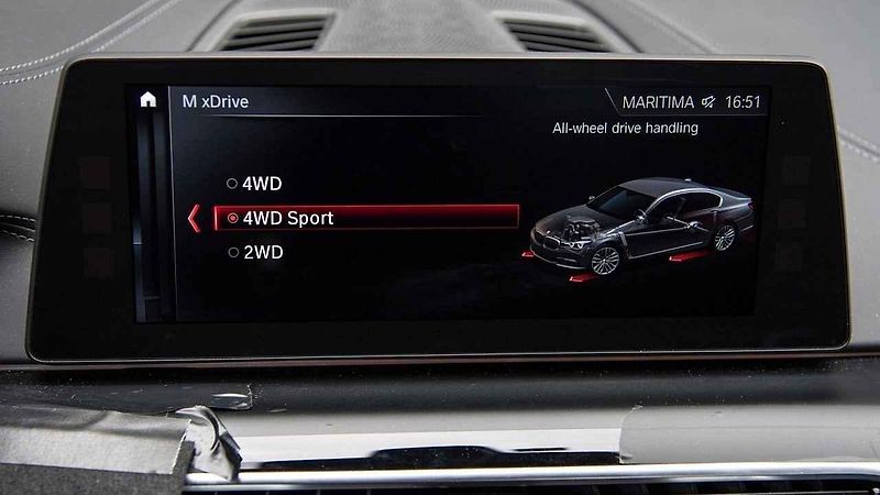 Prozatím maskované BMW M5.