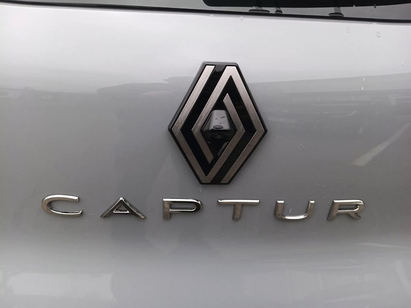 Renault Captur (2026) techno mild hybrid 140 EDC - fotka 18 z 23