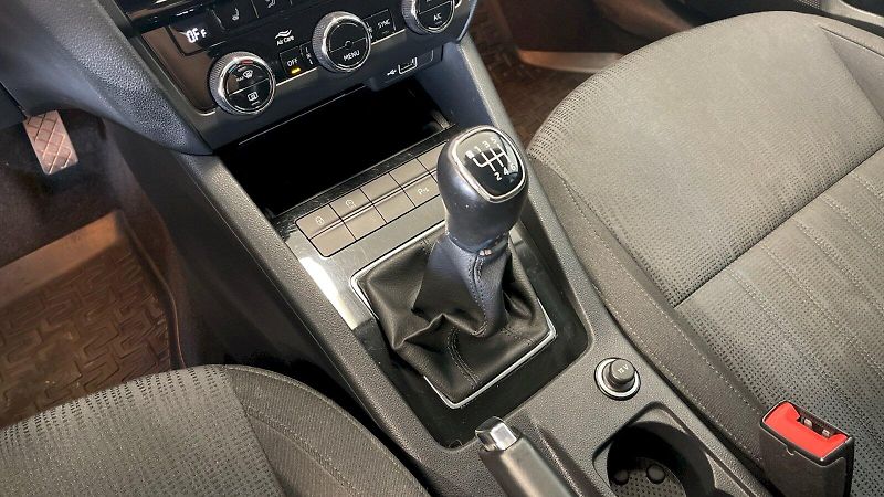 Škoda Octavia (2020) kombi STYLE Extra 1.5 TSI 110k - fotka 23 z 28