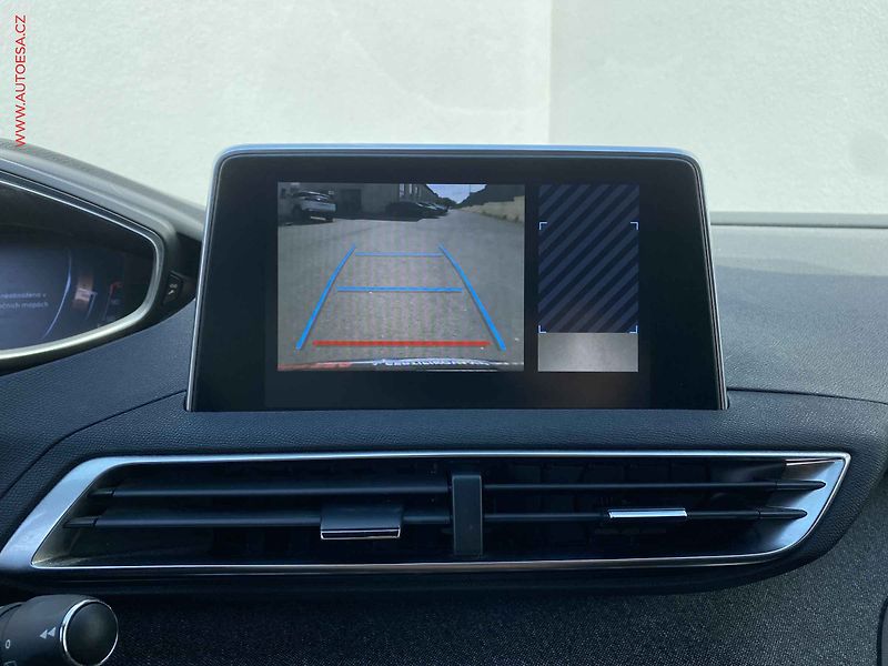 Peugeot 3008 (2019) 1.2 PT, GT Line, LED, navi - fotka 17 z 18