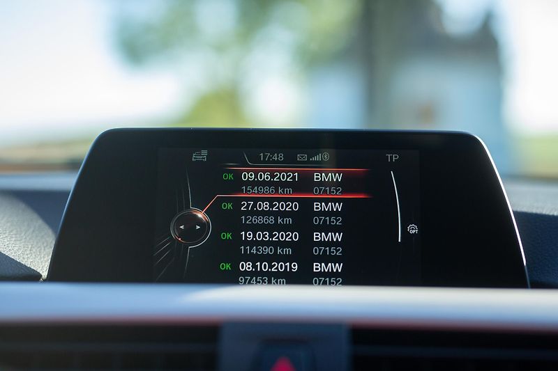 BMW Řada 3 (2017) xDrive - fotka 24 z 24