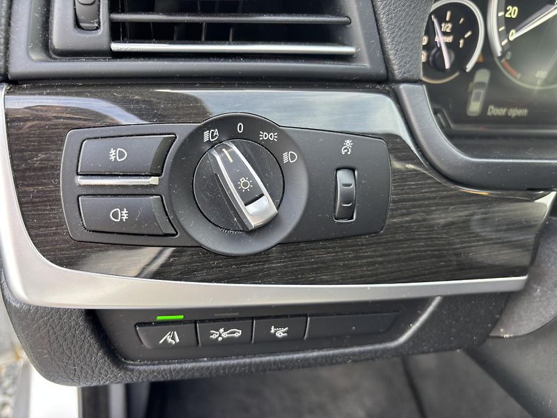 BMW Řada 5 (2011) 3.0D XDRIVE, 190kW, REZERVACE - fotka 19 z 23