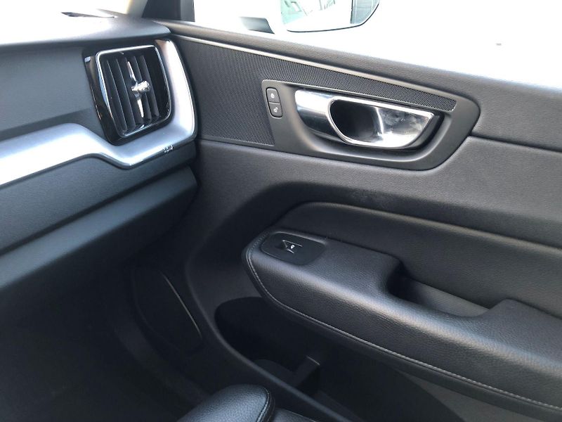 Volvo XC60 (2019) Volvo XC60 B4 AWD MOMENTUM PRO - fotka 14 z 25