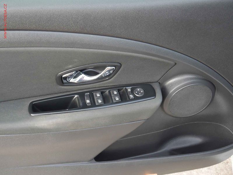 Renault Mégane (2012) 1.6i, ČR, autoAC, temp - fotka 14 z 15