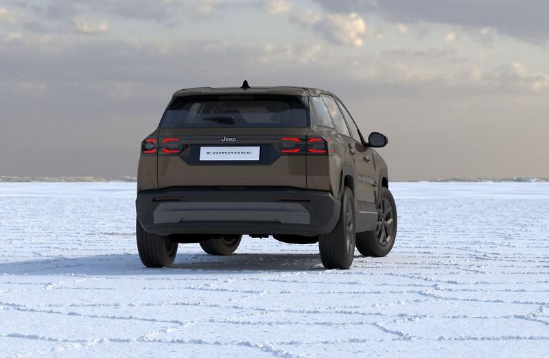 Jeep Compass (2026) Altitude hybrid 145PS automat  - fotka 4 z 12