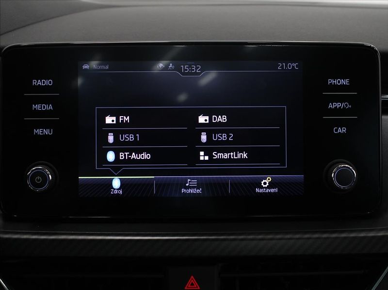 Škoda Kamiq 1,0 TSi DSG Monte C. 5L-Zár.ČR - fotka 14 z 28