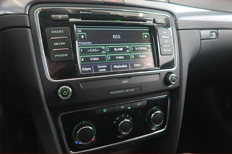 Škoda Superb (2013) Comfort 2.0 TDI, Tempomat - fotka 12 z 14