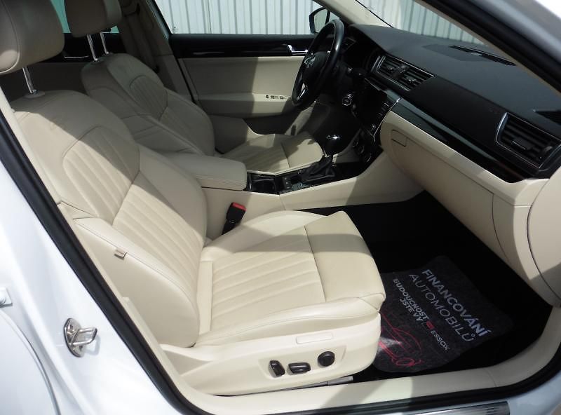 Škoda Superb III Combi 2.0 TSi Laurin & Kle - fotka 16 z 18