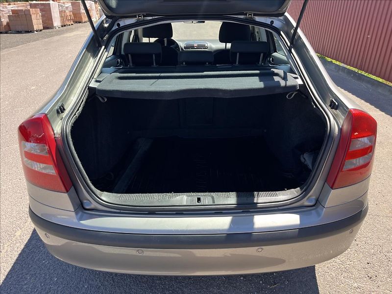 Škoda Octavia 1,6 FSi KLIMA TAŽNÉ  STK 6/28 - fotka 25 z 27