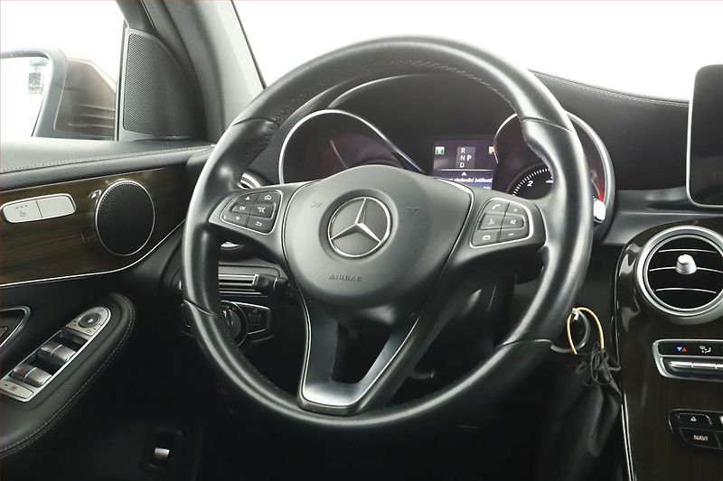 Mercedes-Benz GLC (2015) 220 d 4MATIC, 4X4 - fotka 8 z 20