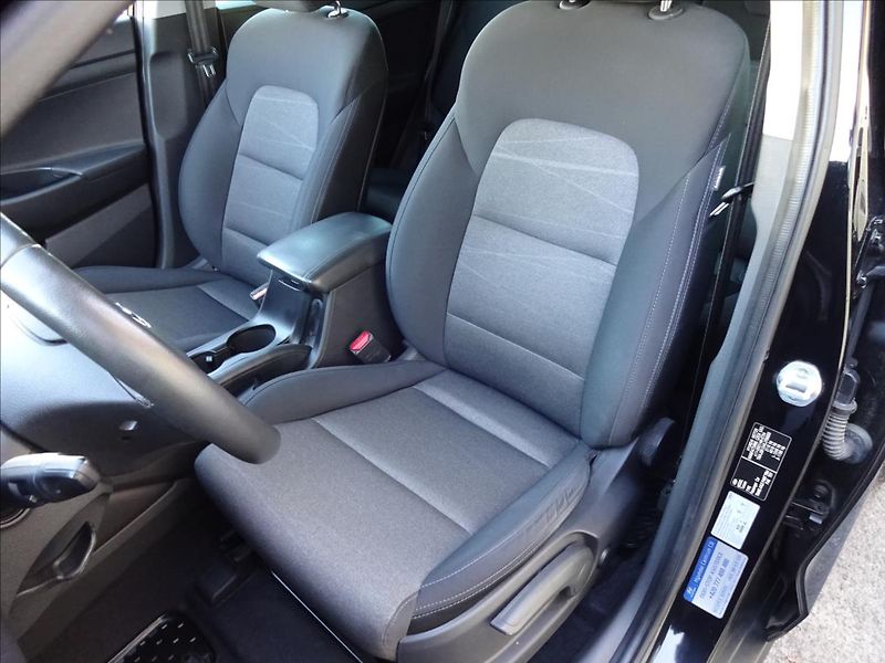 Hyundai Tucson 1,6T- GDi 130kW Trikolor - fotka 17 z 58