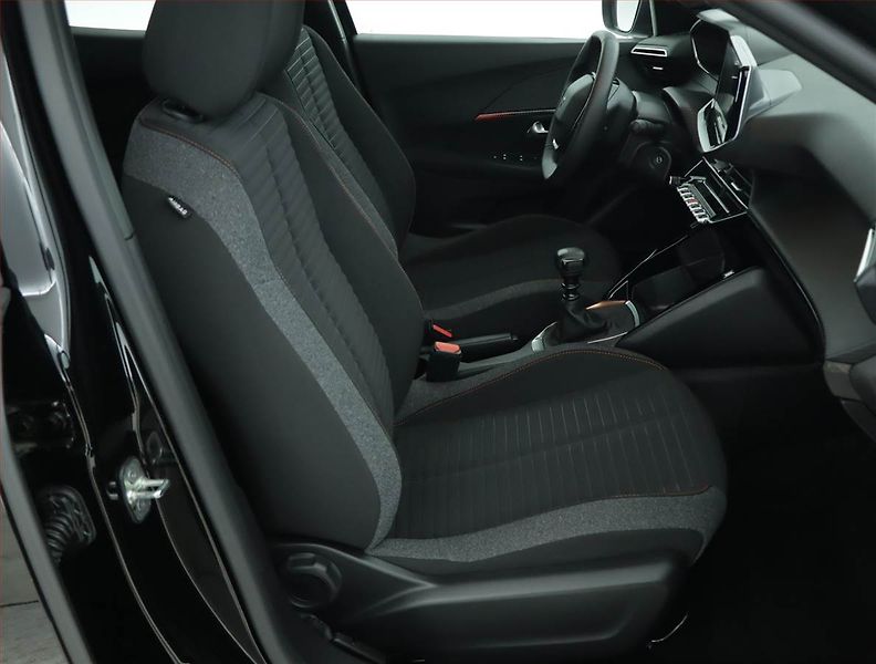 Peugeot 2008 (2023) Active 1.2 PureTech - fotka 9 z 15