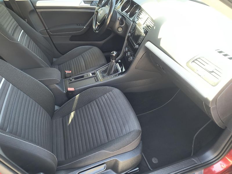 Volkswagen Golf (2014) 1.2 TSI 63KW 4-VÁLEC Z ŘEMENEM - fotka 21 z 66