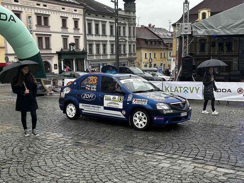 Tragédie, která se odehrála v rámci 58. ročníku Rallye Šumava, kdy po nehodě zemřela navigátorka Alena Krejčíková (41), nezasáhla jen příznivce rallye, ale její kamarády, jelikož byla na Klatovsku doma.