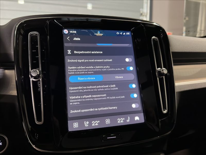 Volvo XC40 (2026) 2,0 B4  Ultra - fotka 26 z 33