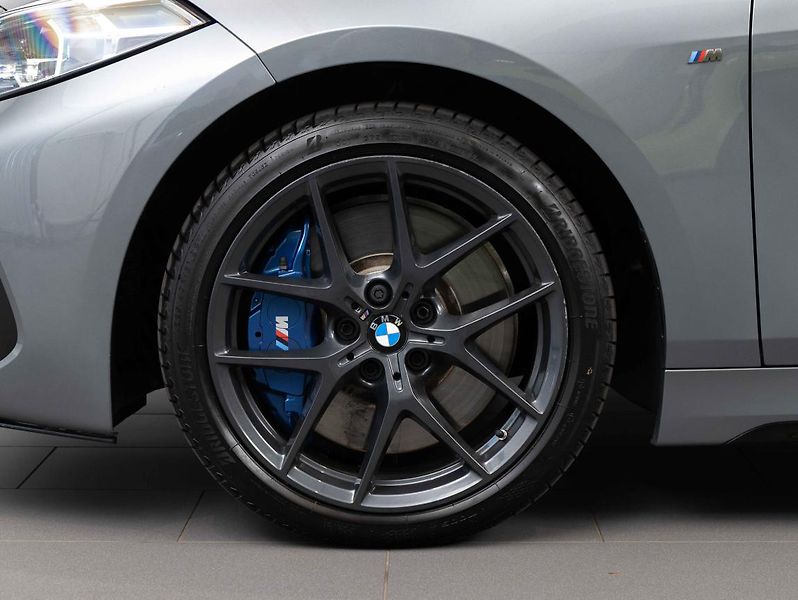 BMW Řada 1 M135i xDrive - fotka 7 z 22