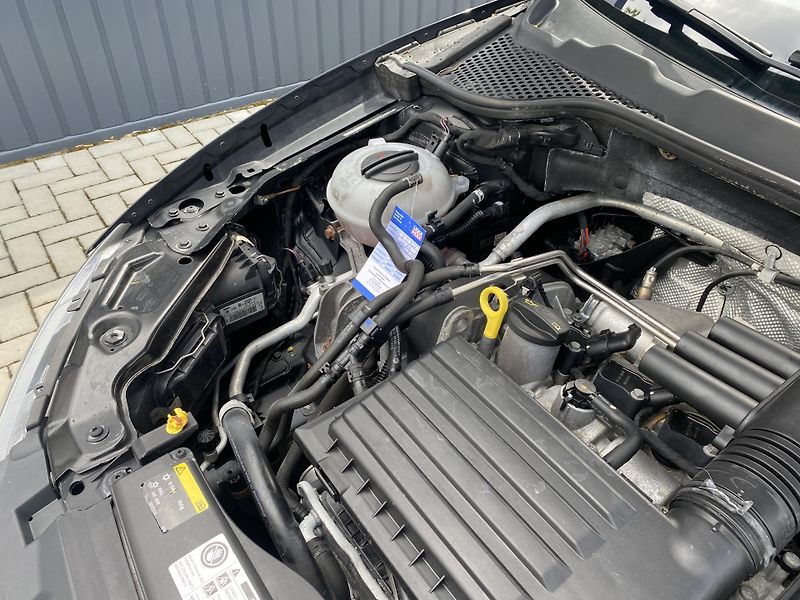 Seat Leon 1.4 TSI 92kW - 1xMAJ.- STYLE - fotka 40 z 41