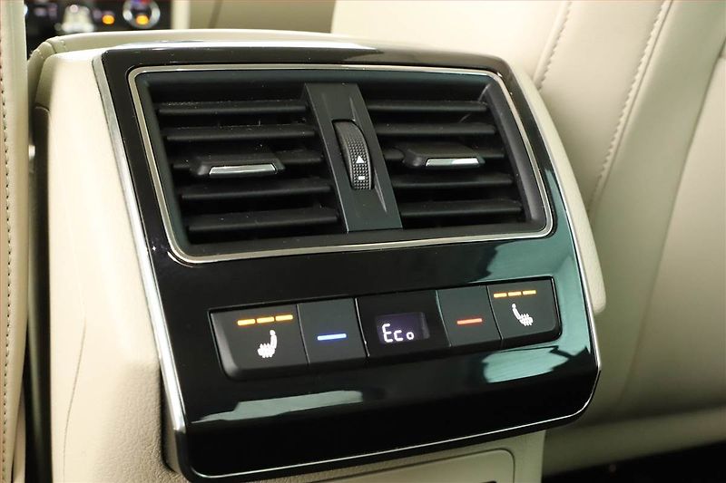 Škoda Superb (2022) Laurin&Klement iV 1.4 TSI PHEV - fotka 13 z 20