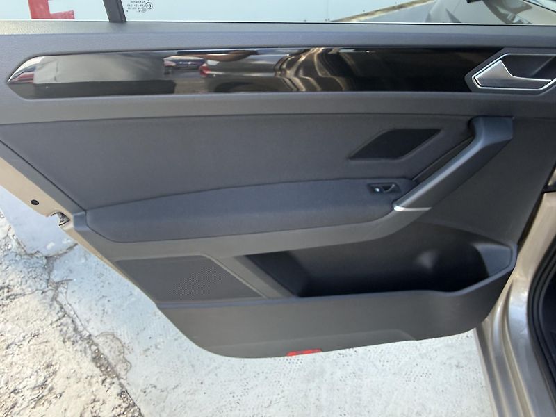 Volkswagen Touran (2017) 1.4 TSI 7 míst, ser.knížka - fotka 14 z 38