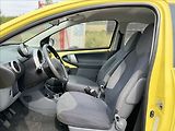 Peugeot 107 1,0 i 77tKm KLIMA SERVO - náhled 9