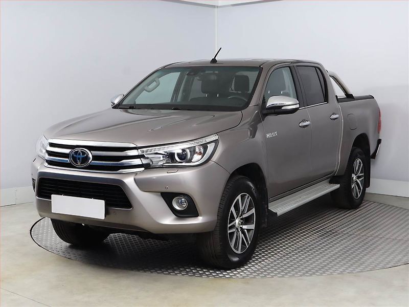 Toyota Hilux (2017) Executive 2.4 D-4D - fotka 2 z 20