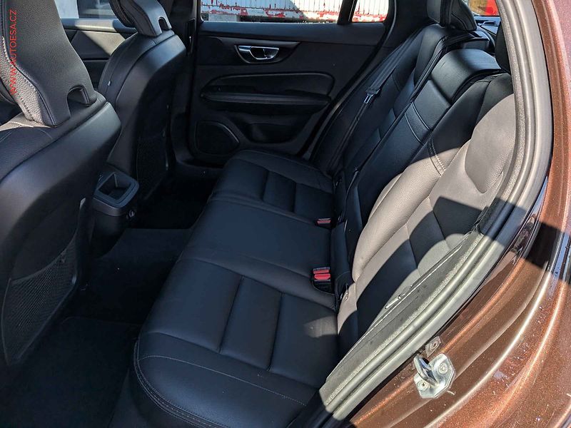 Volvo V60 (2019) 2.0D 4x4, Cross Country, AT - fotka 10 z 16