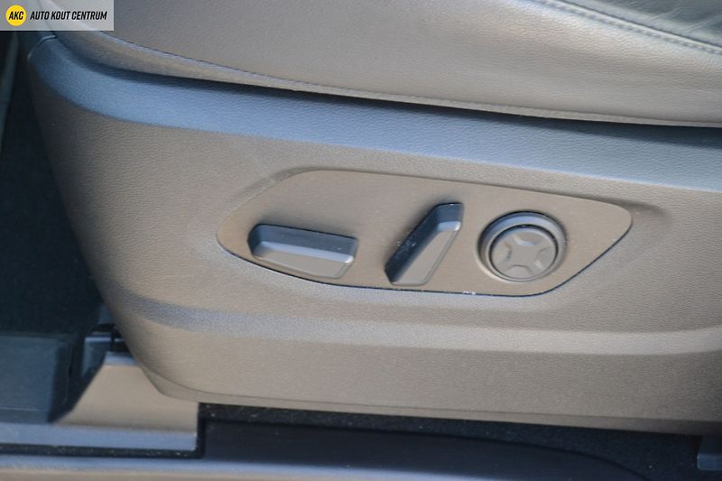 Hyundai Staria 1.6T-GDI HEV 225 PREMIUM EXECU - fotka 31 z 66