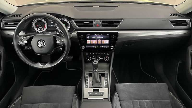 Škoda Superb 2.0 TDI DSG Style Combi - fotka 8 z 31