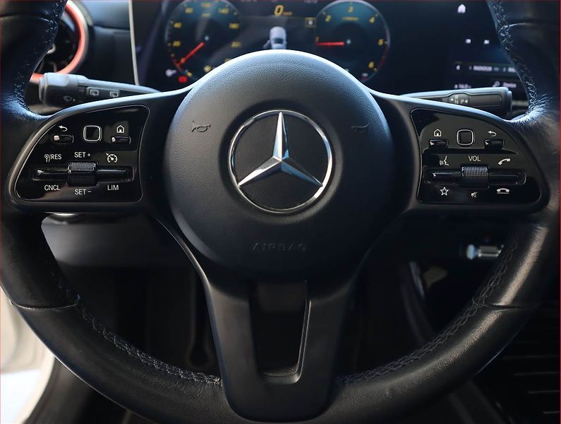 Mercedes-Benz Třídy A (2019) A 180 d, Automat, Kůže, Navi - fotka 24 z 27