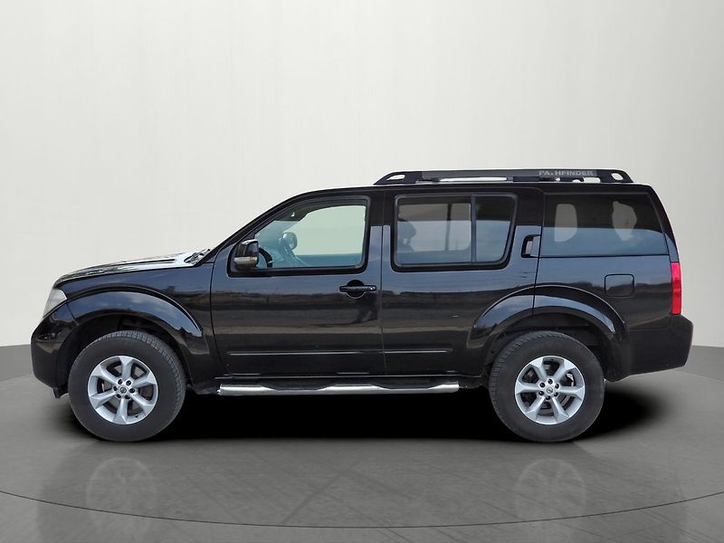 Nissan Pathfinder 2.5dCi 126kW Manuál Style - fotka 2 z 29