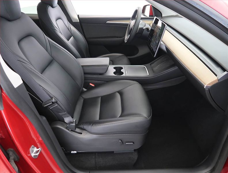 Tesla Model Y (2022) Long Range AWD 79kWh, SoH 89% - fotka 9 z 33